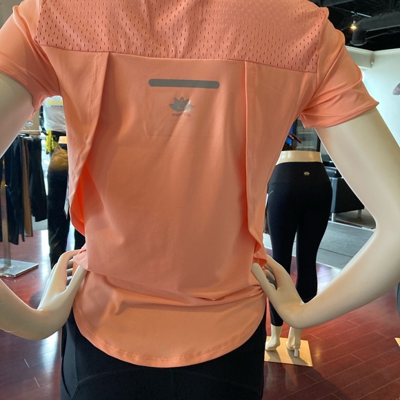 Yoga Atlantic tee shorts with mesh at the upper back - Picture 4 of 6